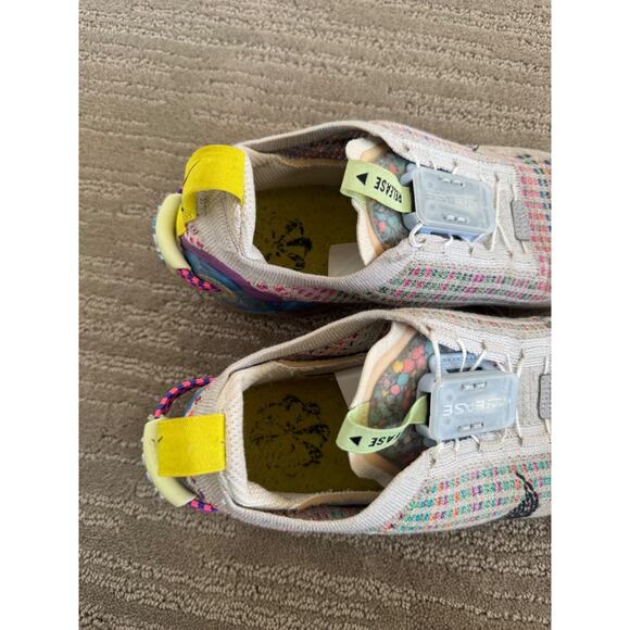 Nike Air VaporMax Flyknit 2020 Women’s Multicolor Lock Release - Picture 8 of 10